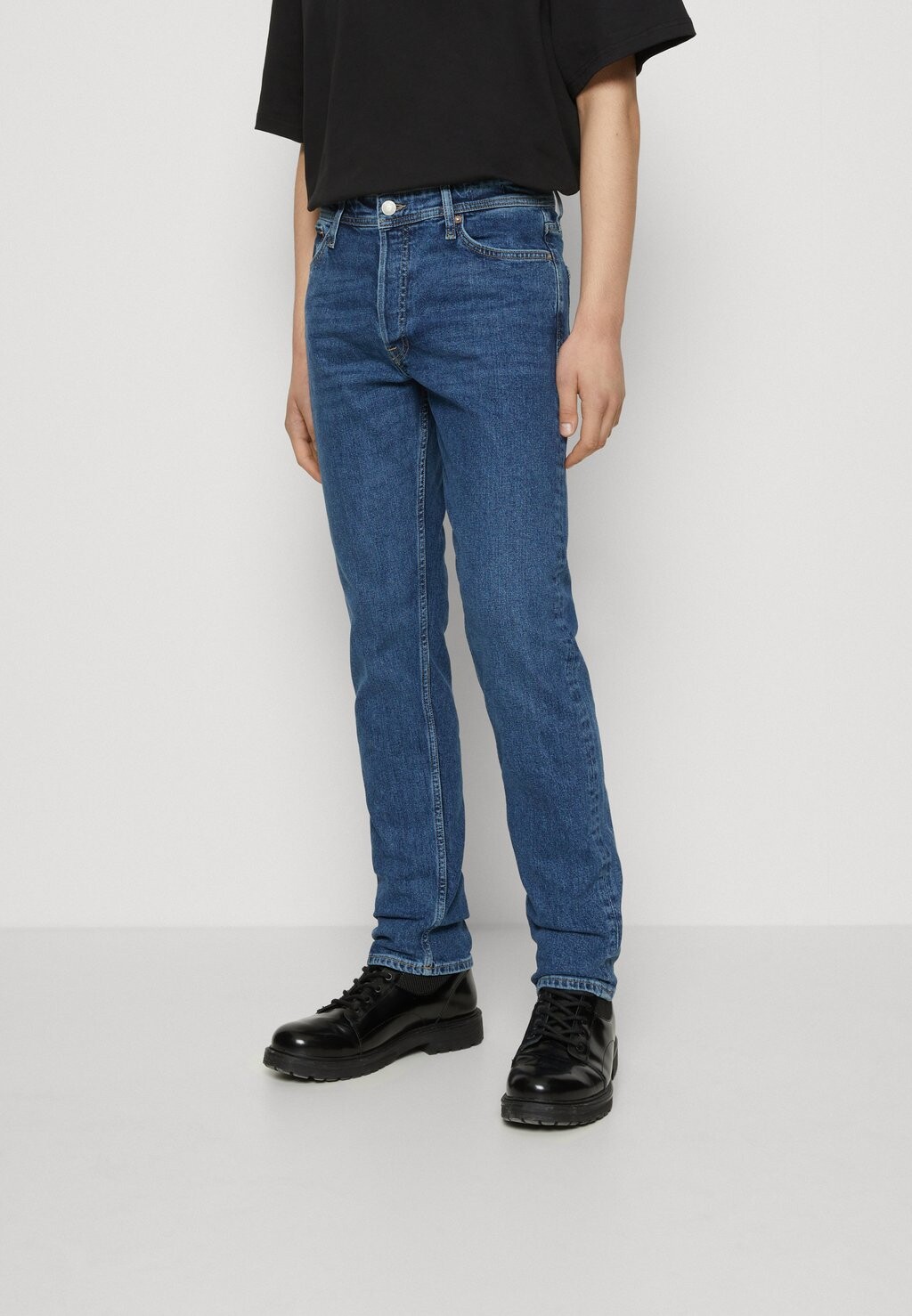 

Джинсы прямого кроя Jack & Jones