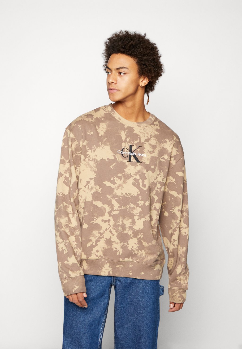 

Толстовка Calvin Klein Jeans Camo Crew Neck Unisex, травертин, Коричневый