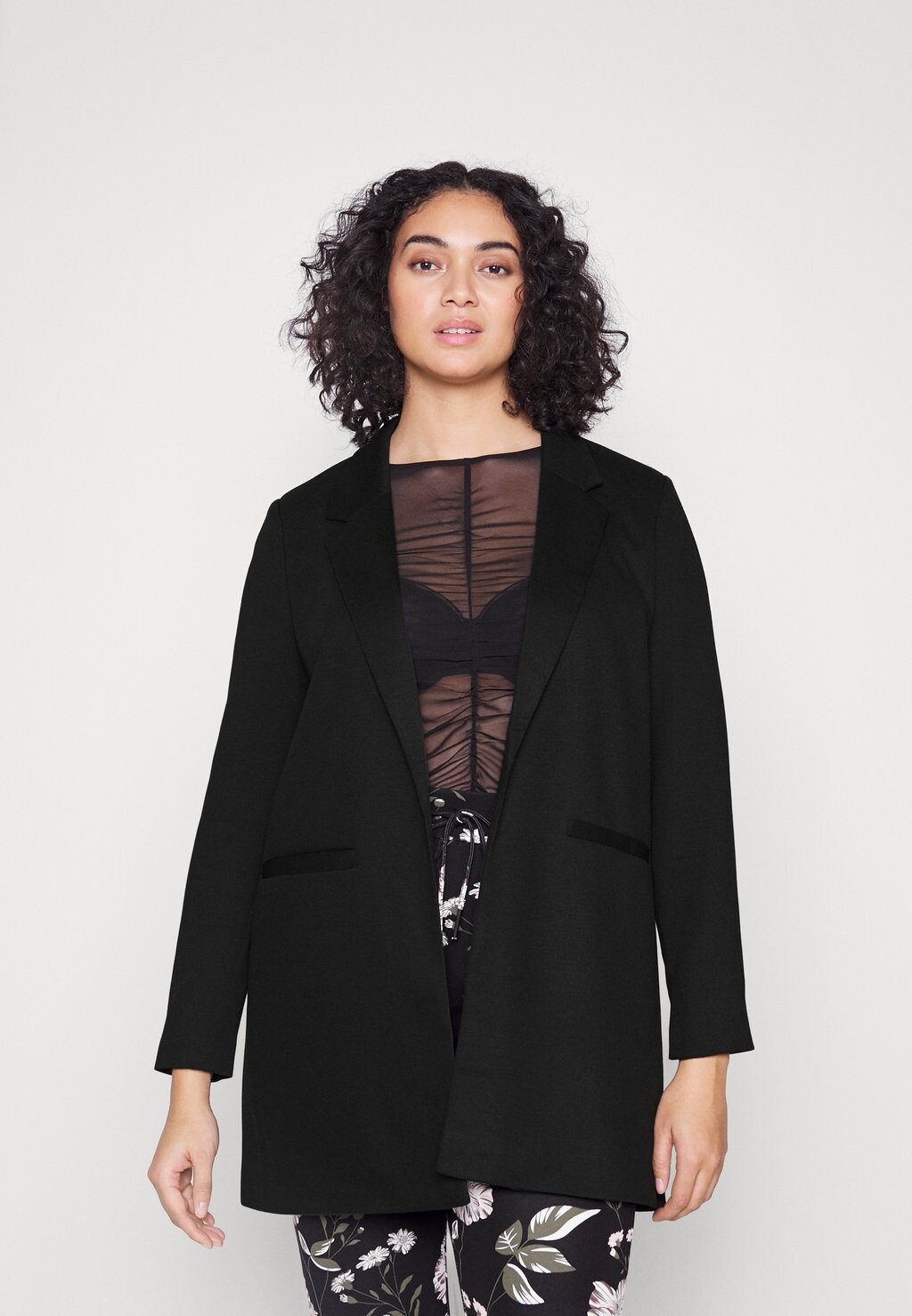 

Короткое пальто Vero Moda, черный