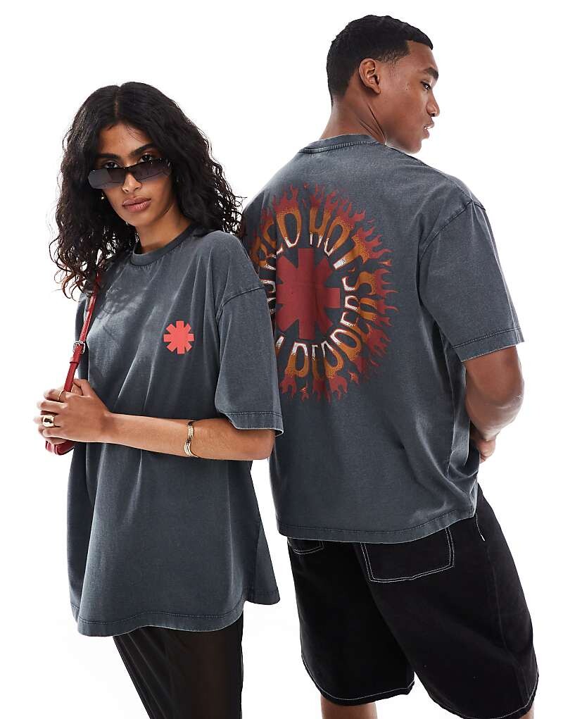 

Черная футболка ASOS DESIGN с принтом Red Hot Chili Peppers и объемным кроем унисекс