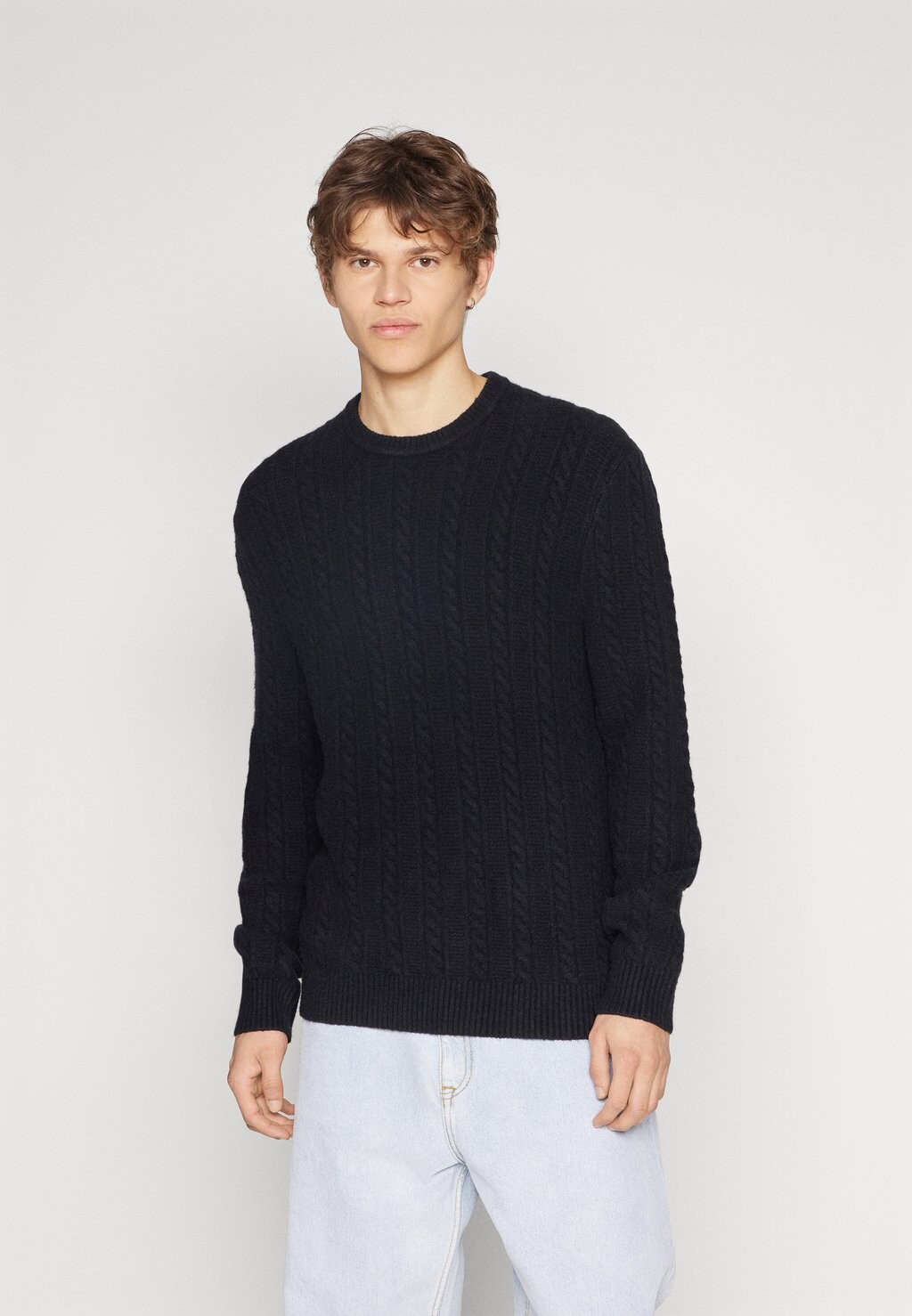 

Свитер DATE NIGHT STANDARD CREW Abercrombie & Fitch, повседневный черный