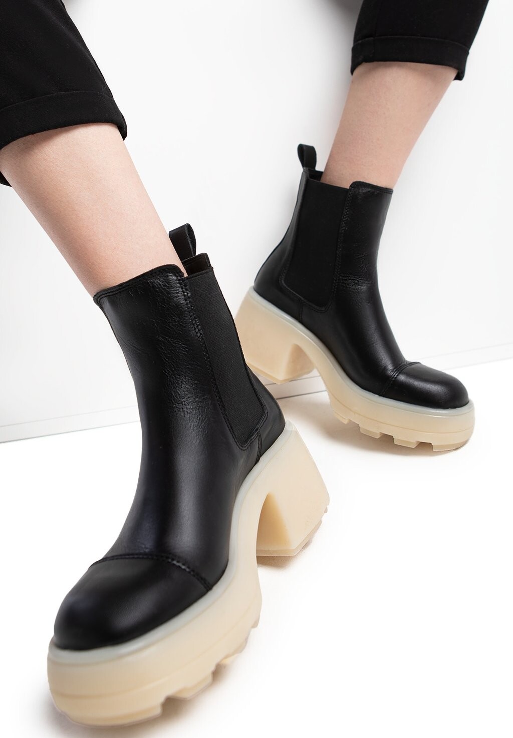 

Ботильоны CHARLES FOOTWEAR