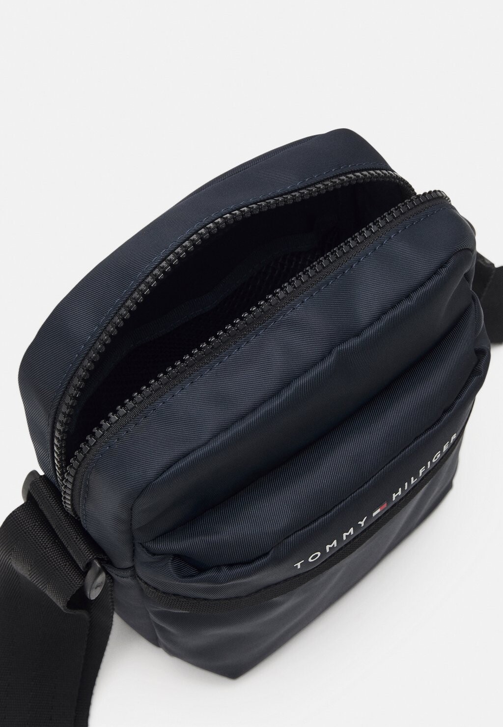 

Сумка через плечо Tommy Hilfiger