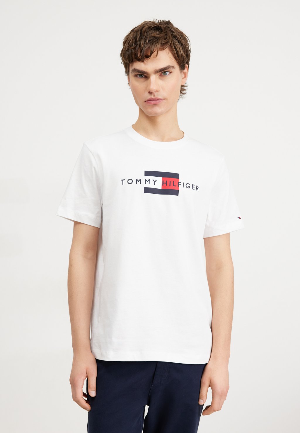 цена Базовая футболка Flag Tee Tommy Hilfiger, белый
