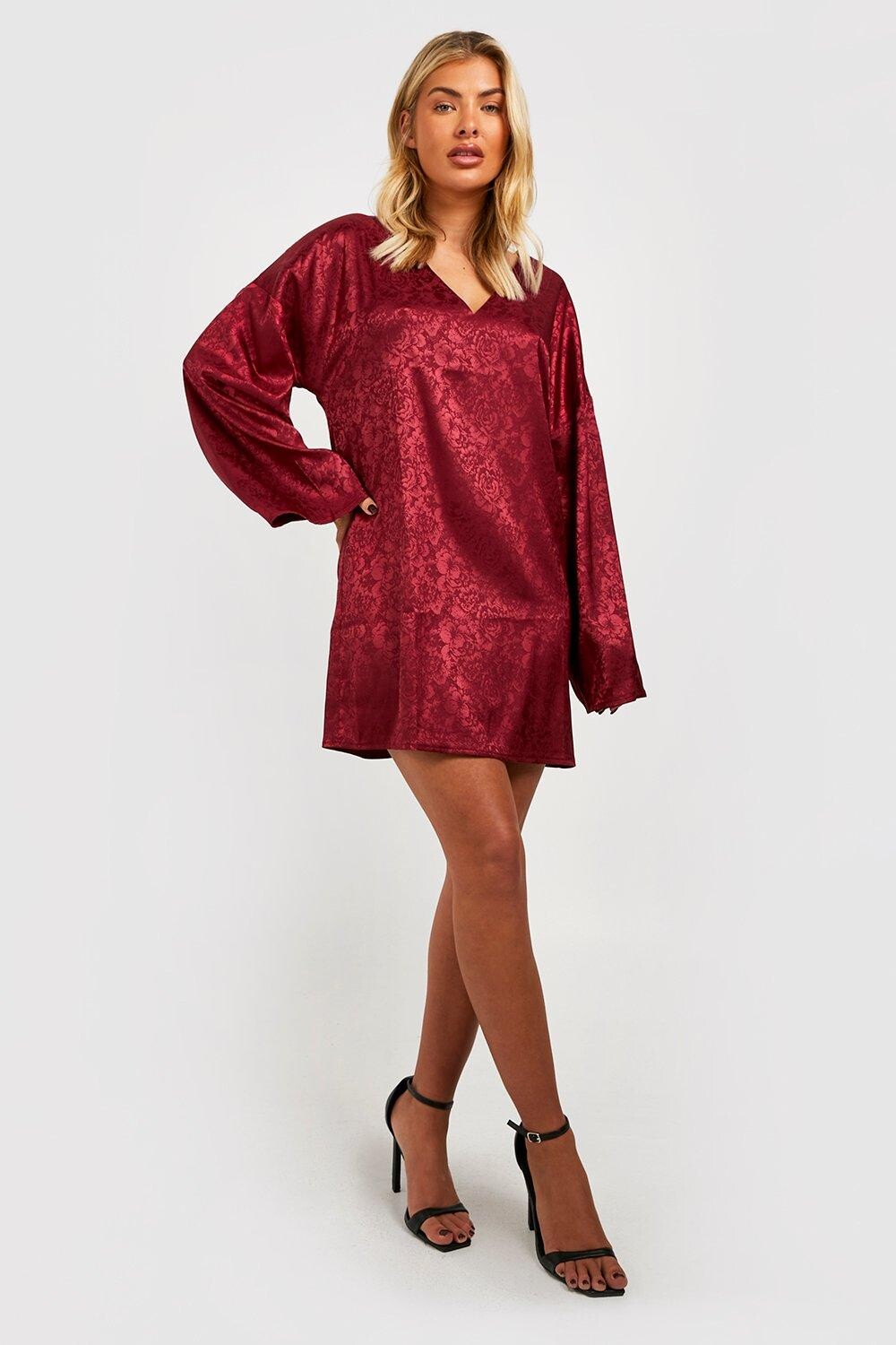 

Платье из жаккардового атласа с широким рукавом Boohoo, ягодный