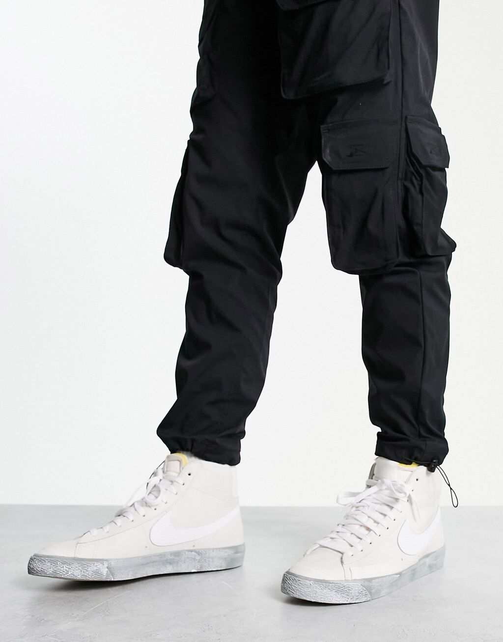 

Белые кроссовки Nike Blazer Mid '77 на серой подошве, Белый