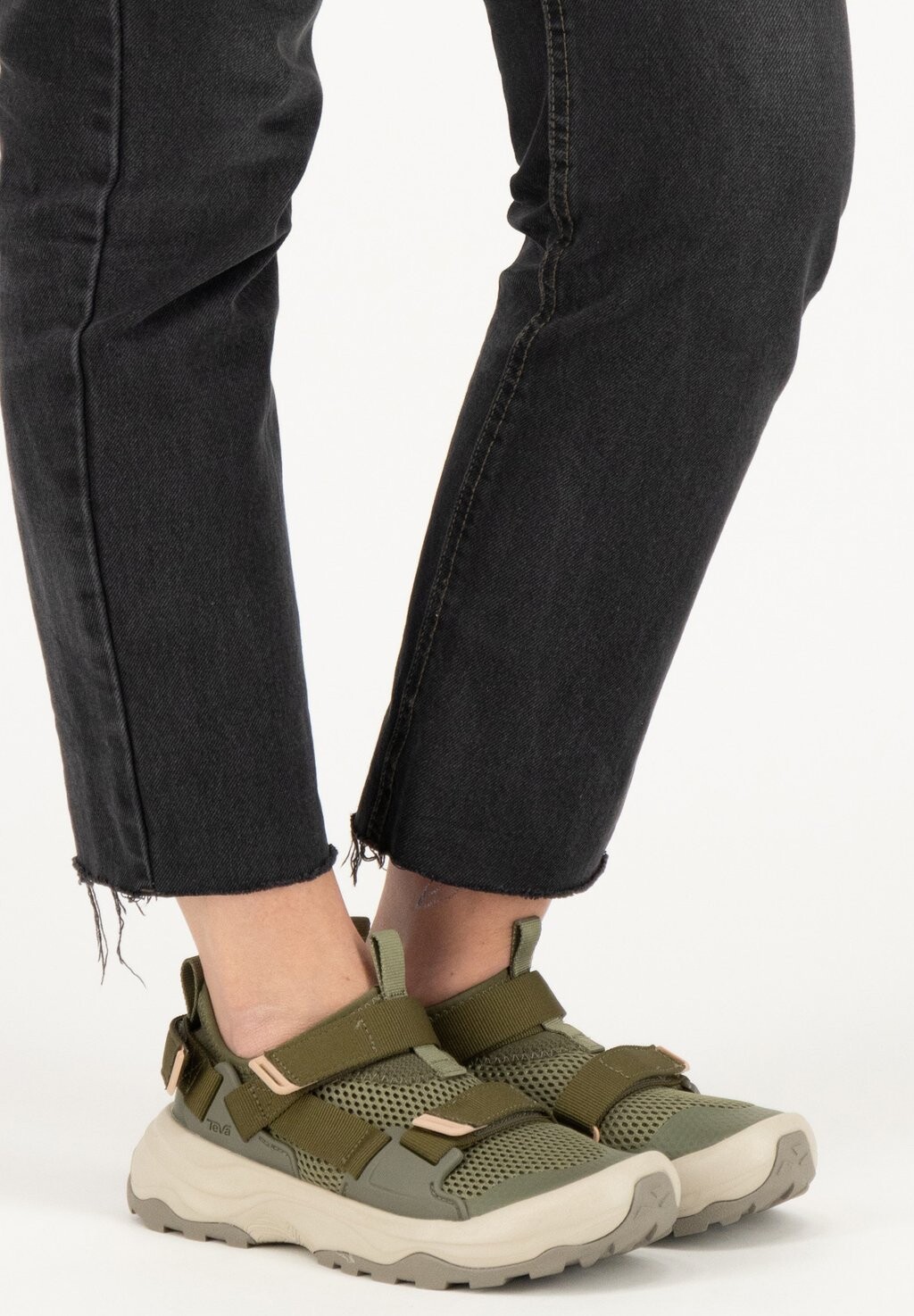 

Кроссовки Teva