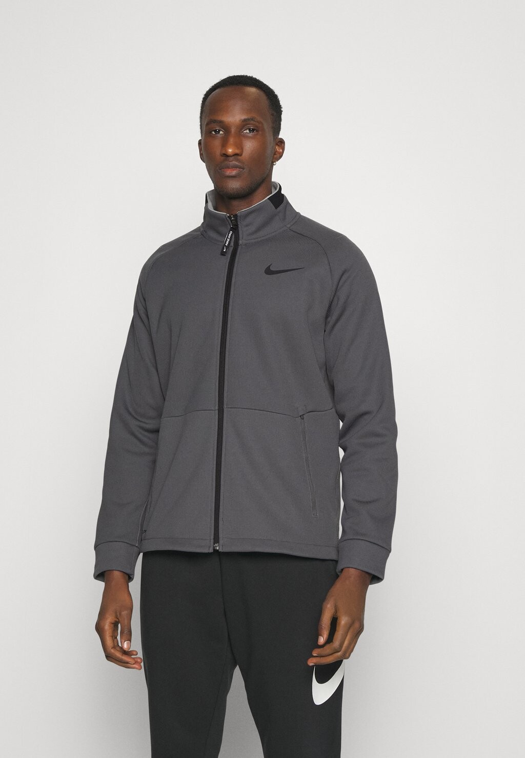 

Толстовка на молнии Nike
