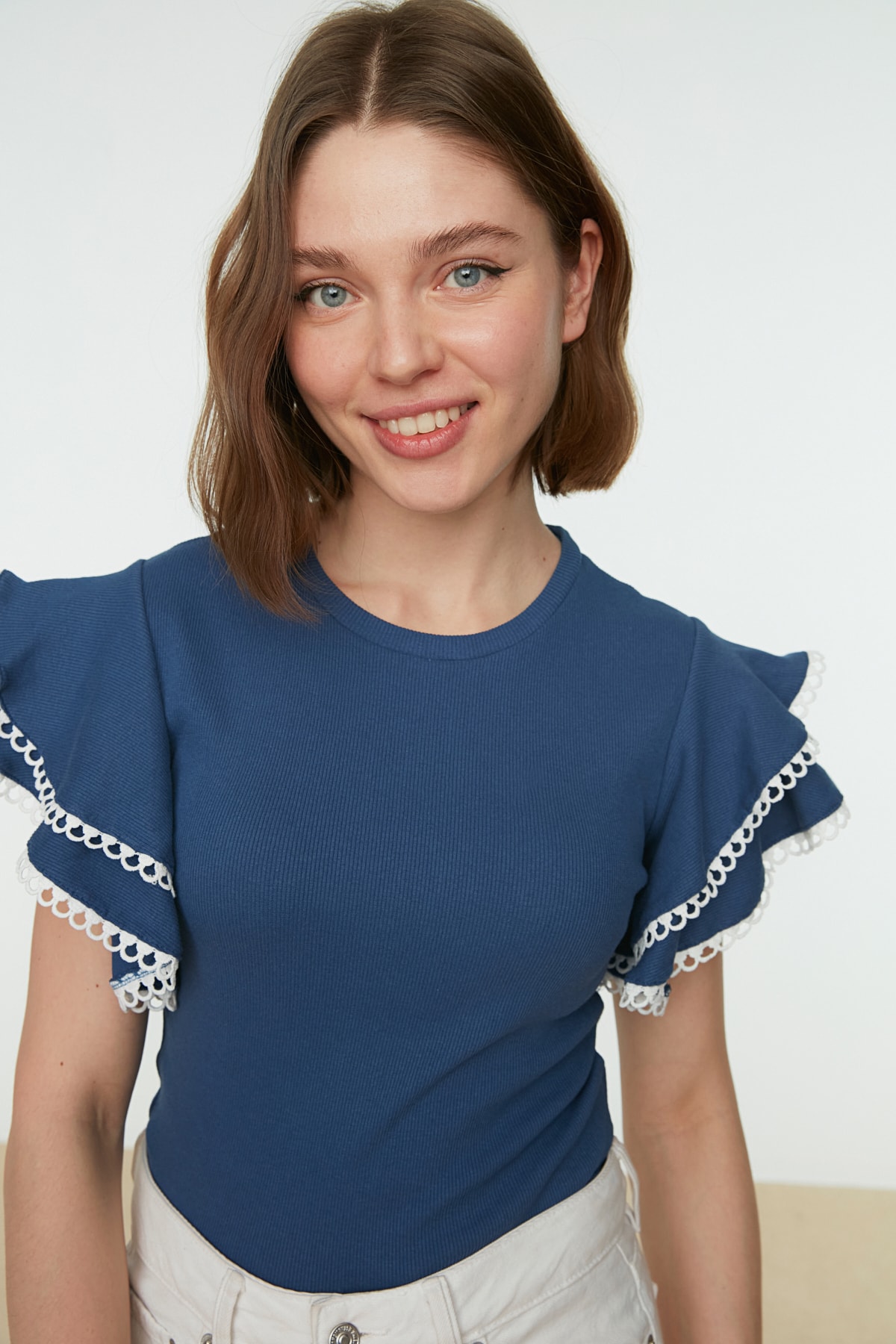 Блузка Trendyol приталенная эластичная с рюшами, синий