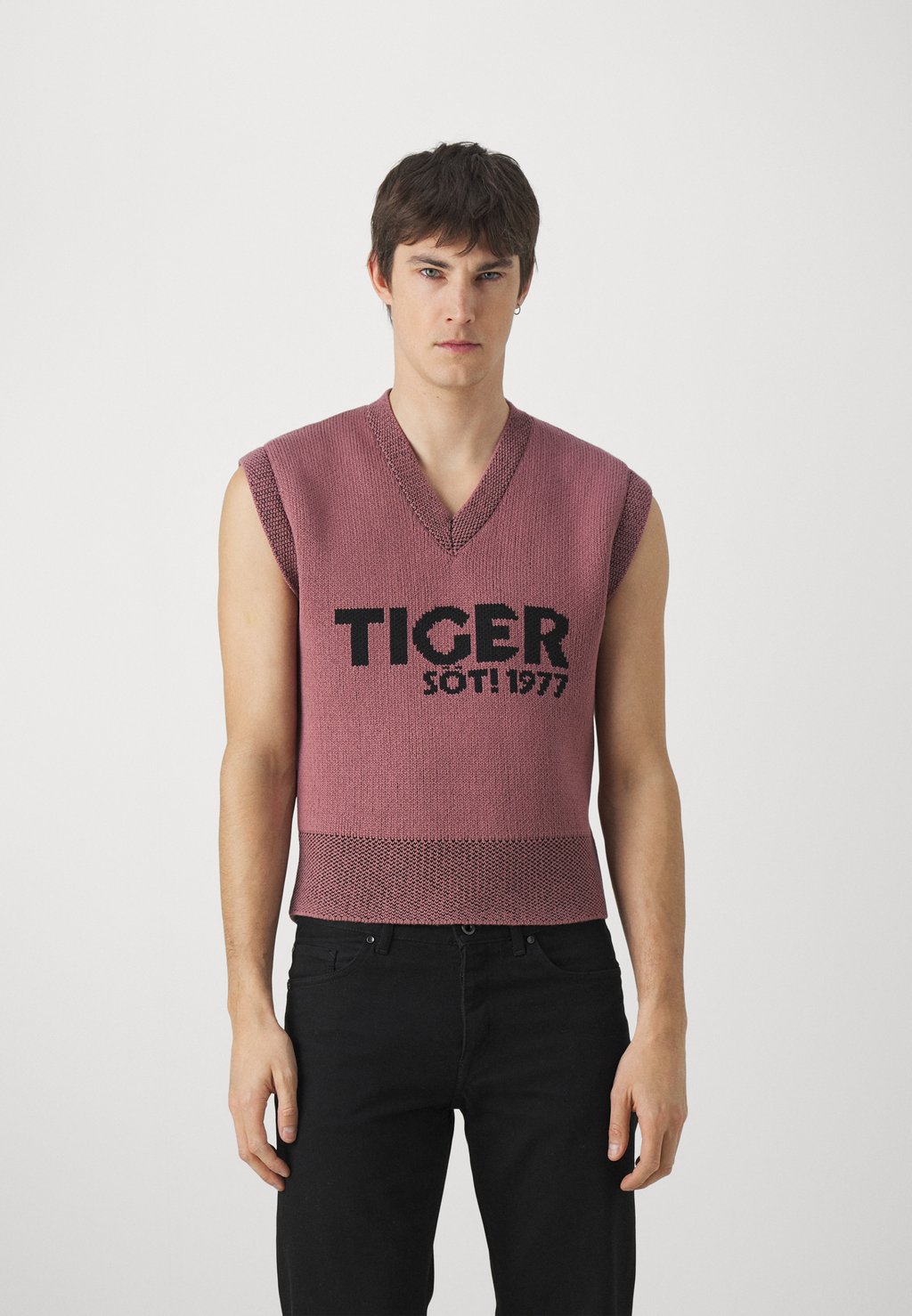 Вязаный свитер RHEES Tiger of Sweden, цвет rose brown