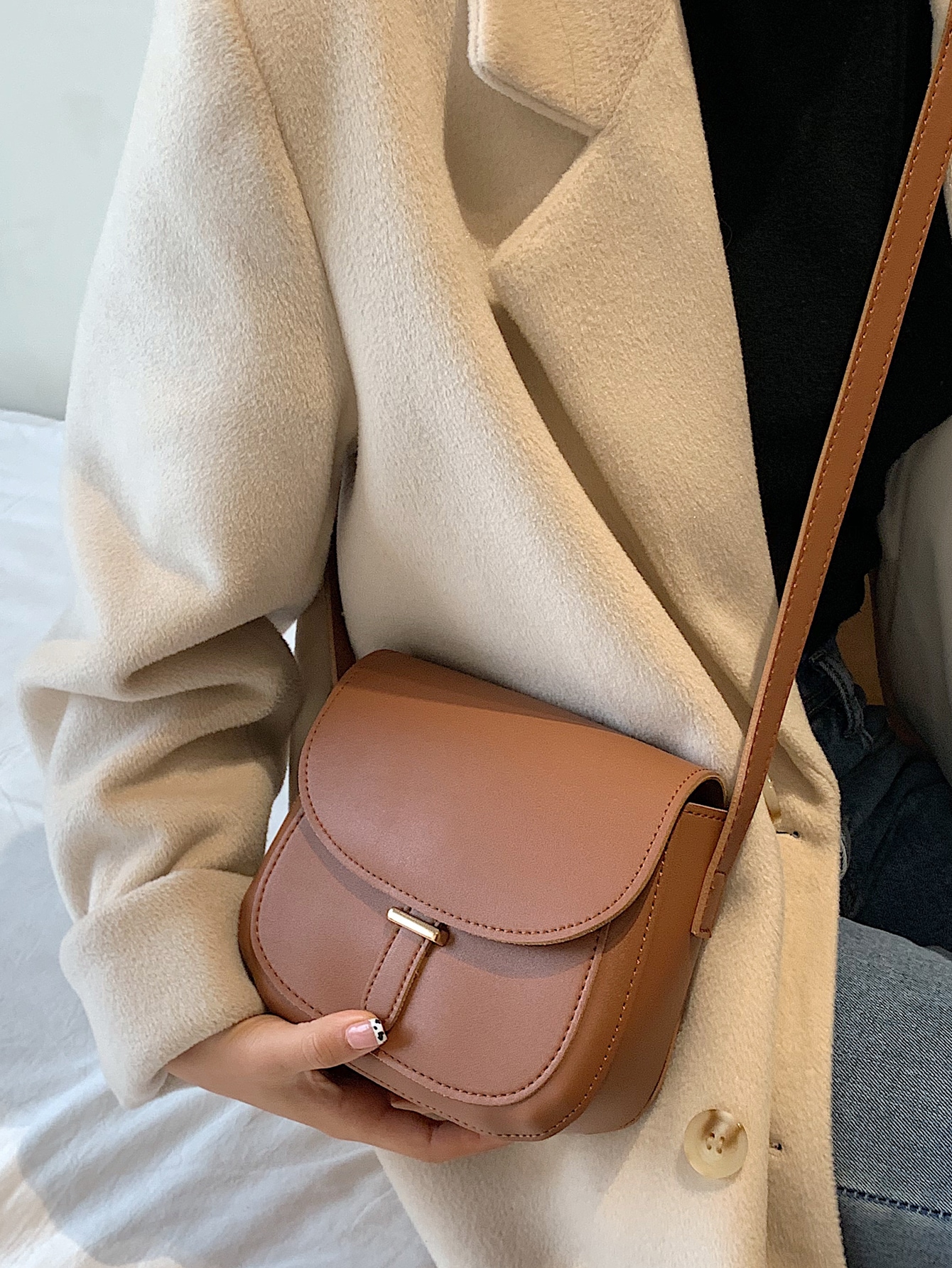 Мини-модная сумка-седло из искусственной кожи простого дизайна с регулируемым плечевым ремнем и клапаном, кофейный коричневый