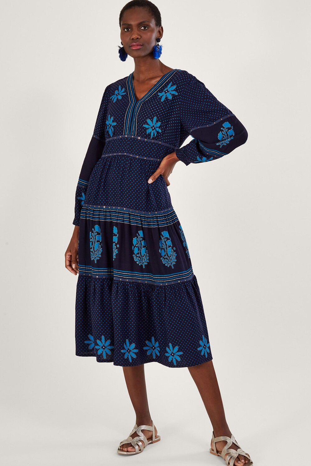 

Синее платье макси с декором в виде лепестков Monsoon, синий