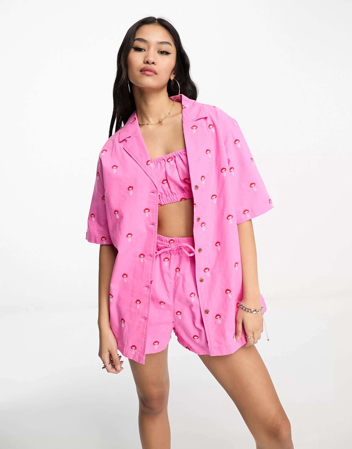 

Розовая рубашка для боулинга с вышивкой в ​​виде грибов ASOS