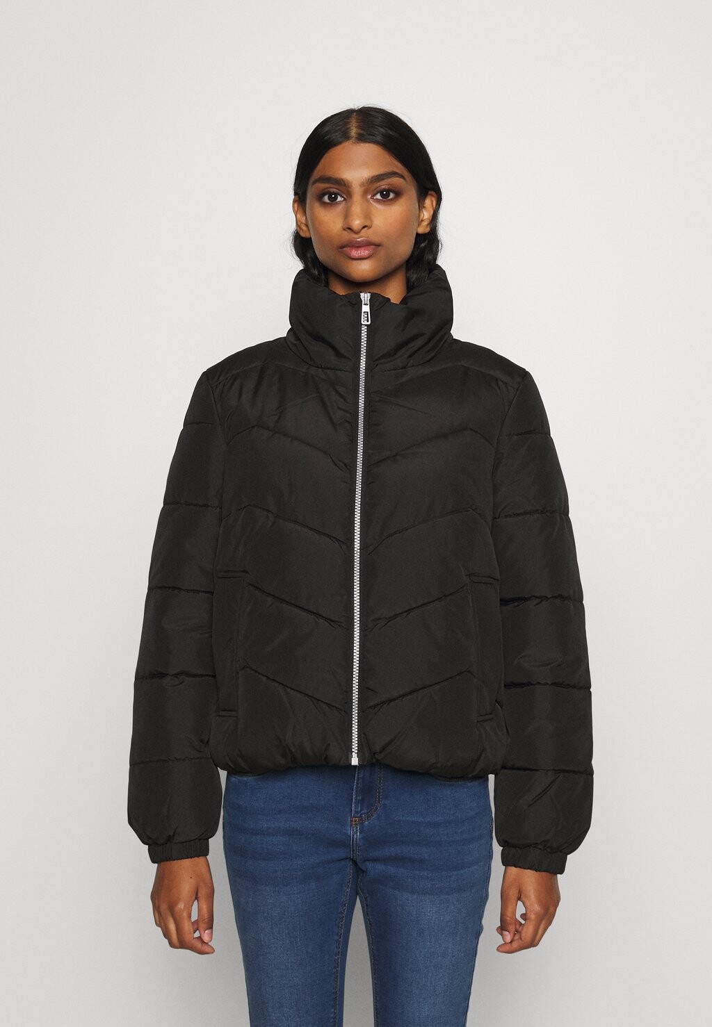 

Куртка зимняя Vero Moda Petite VMLIGA SHORT JACKET, черный