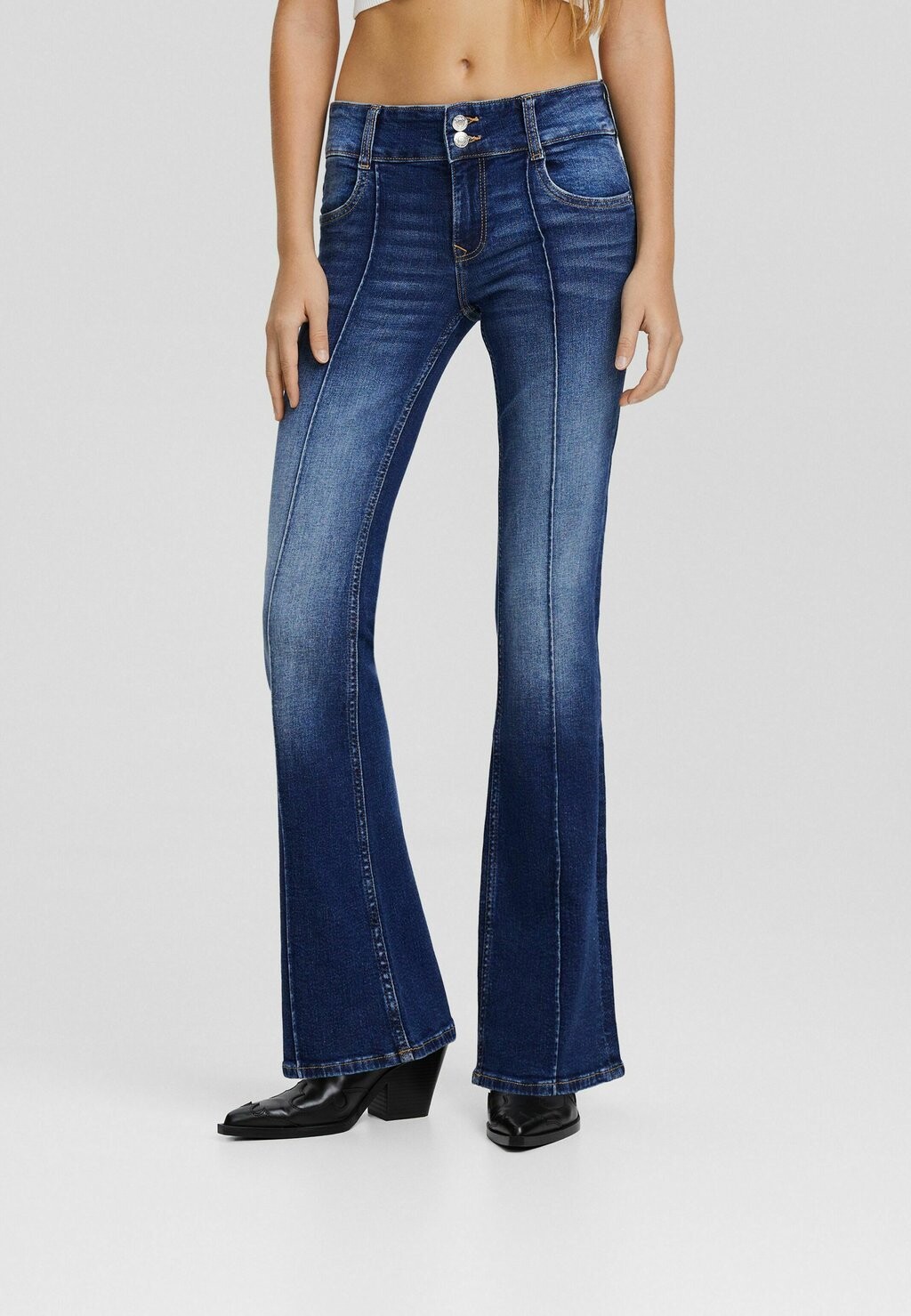 

Джинсы Bootcut Bershka