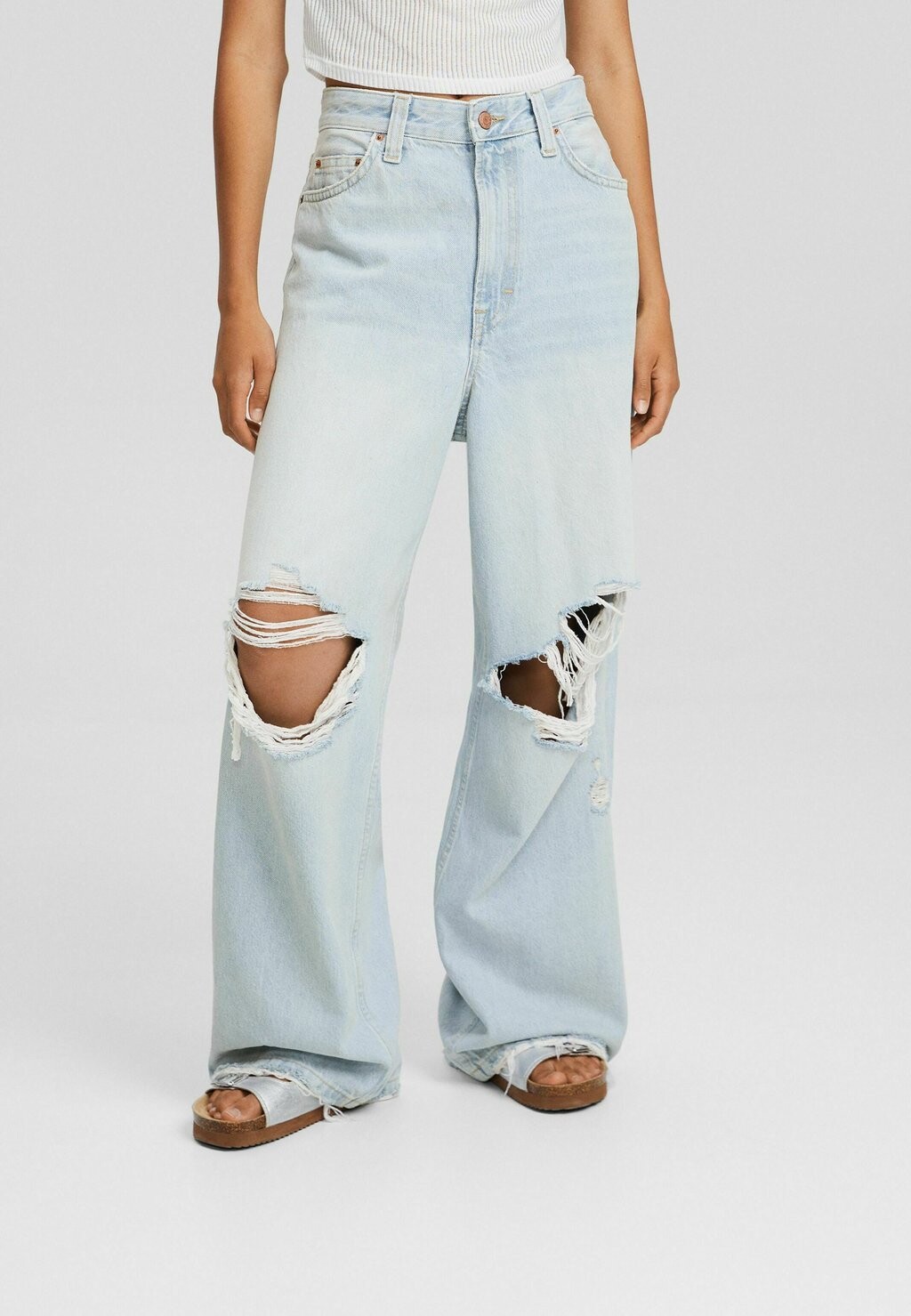 

Джинсы клеш Bershka