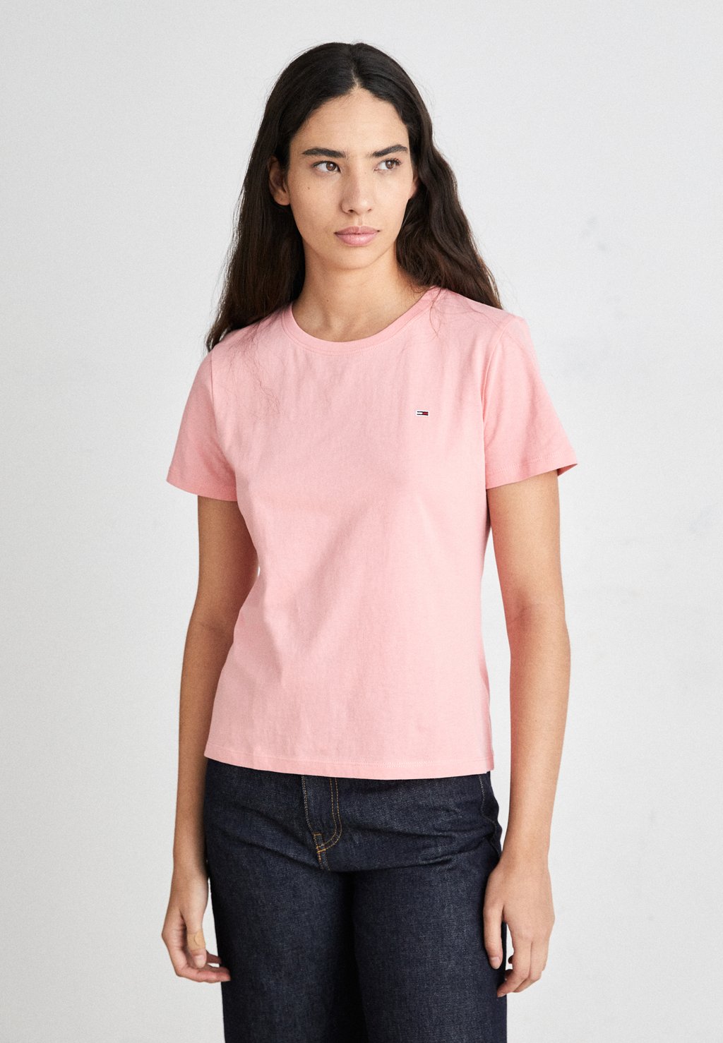 

Базовая футболка Tee Tommy Jeans, цвет tickled pink