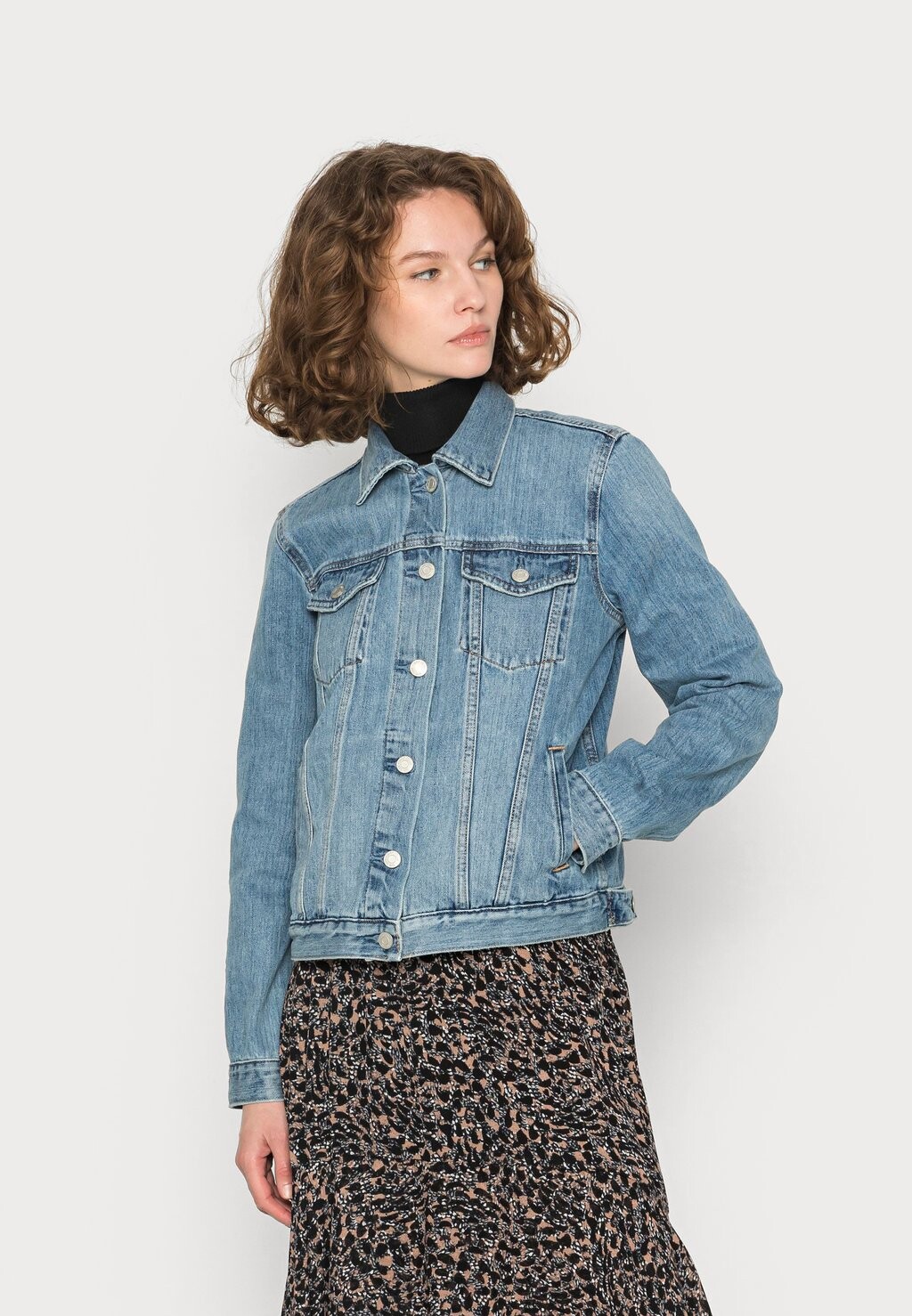 

Джинсовая куртка GAP