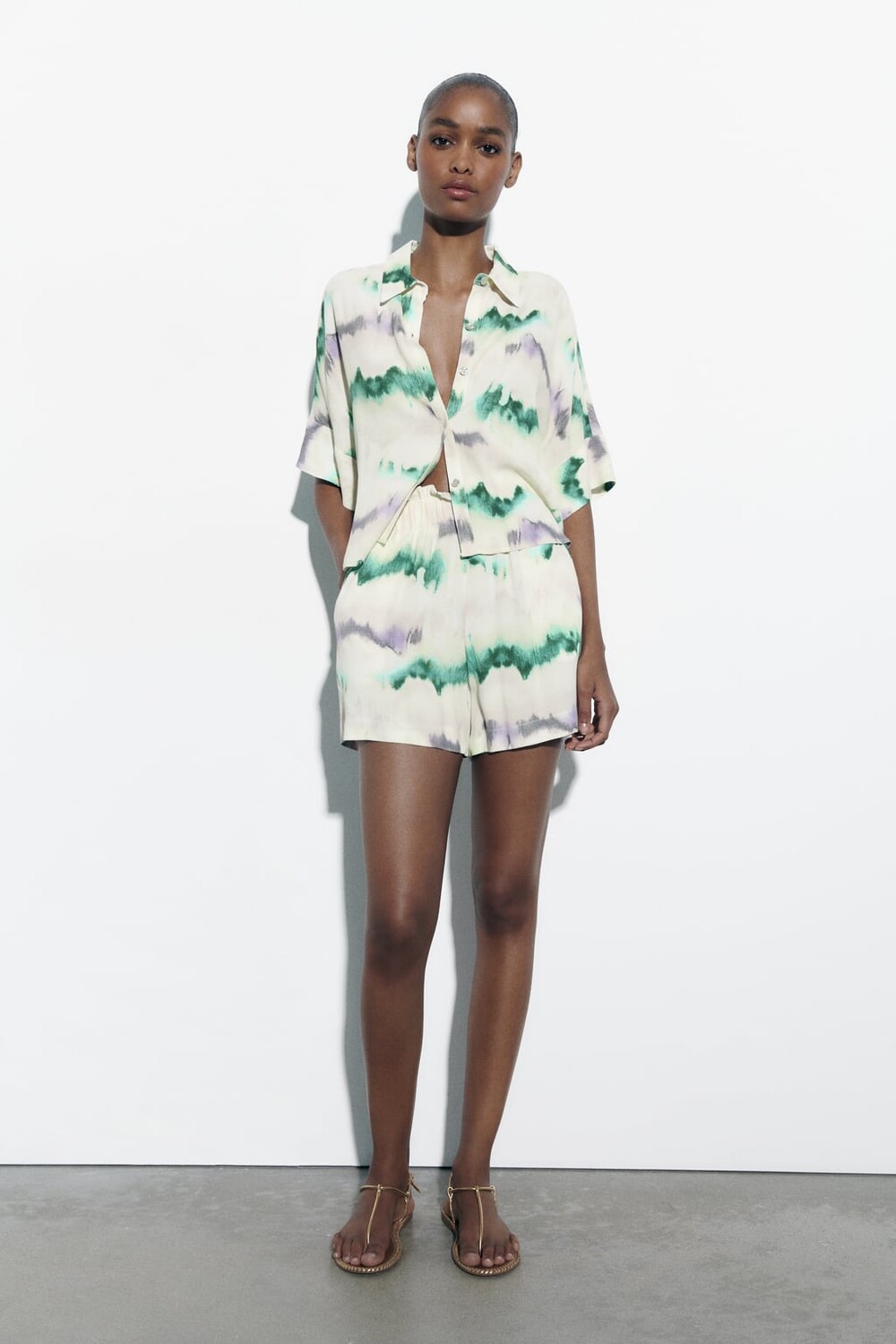 

Шорты-бермуды из краски tie-dye с эластичным поясом ZARA, разноцветный