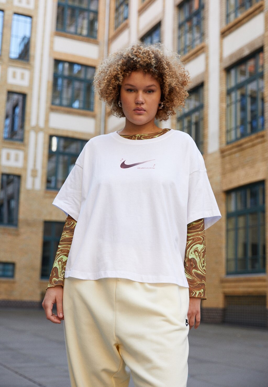 

Футболка с принтом Nike, белый
