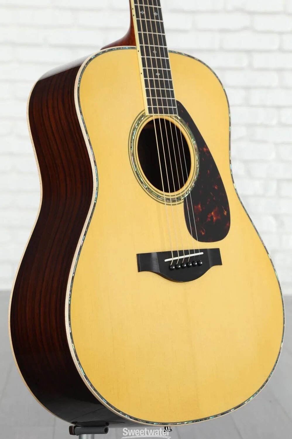 

Yamaha LL16D ARE Original Jumbo — натуральный