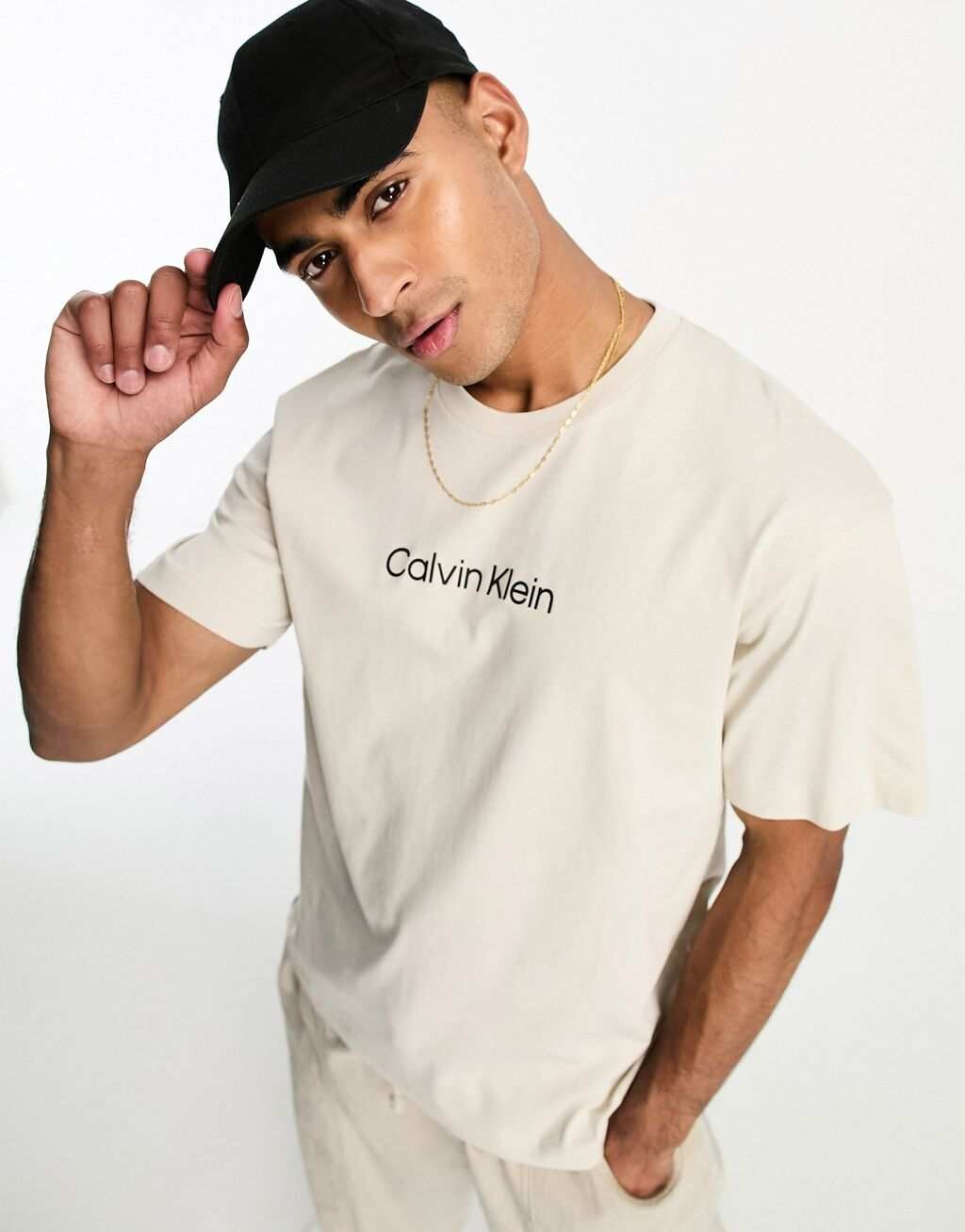 

Бежевая футболка комфортного кроя Calvin Klein
