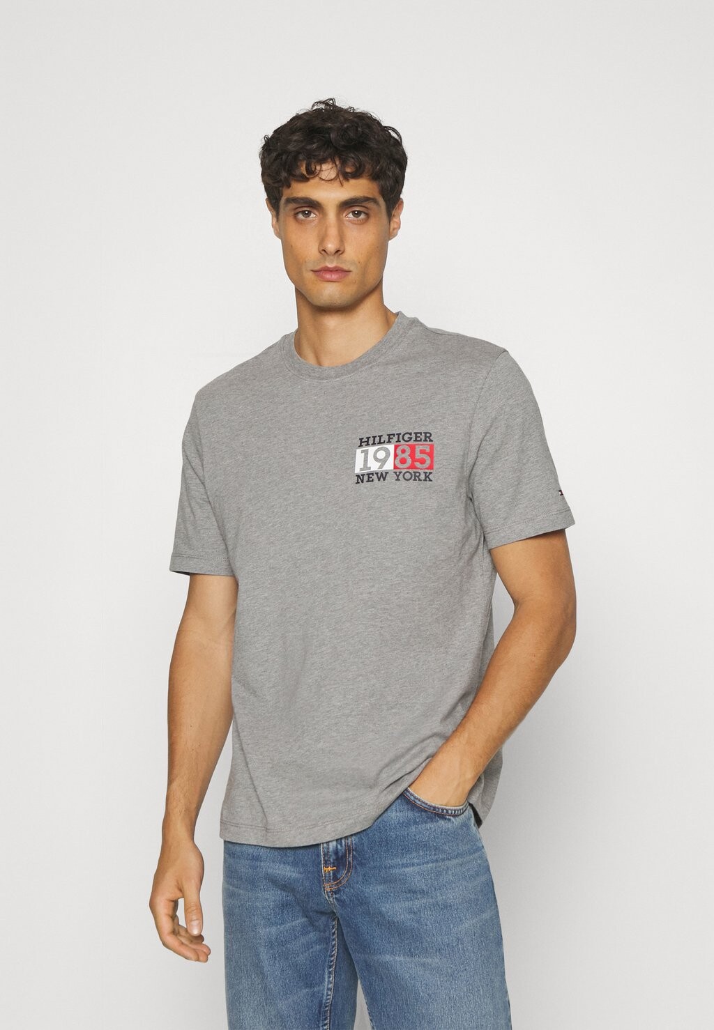 

футболка с принтом ФУТБОЛКА NEW YORK FLAG TEE Tommy Hilfiger, средне-серый
