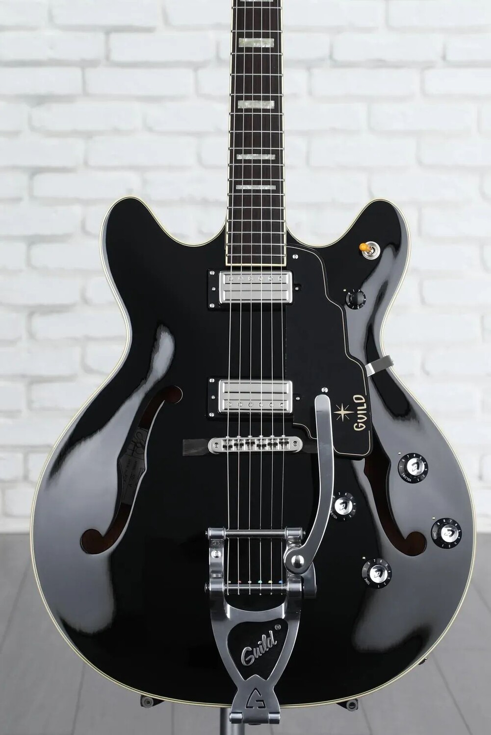 

Guild Starfire V с Guild Vibrato - Черный