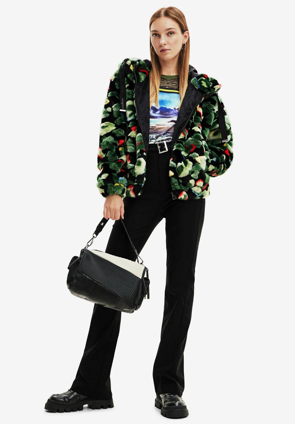 

Сумочка Desigual MIDSIZE TEXTURED Patchwork, черный