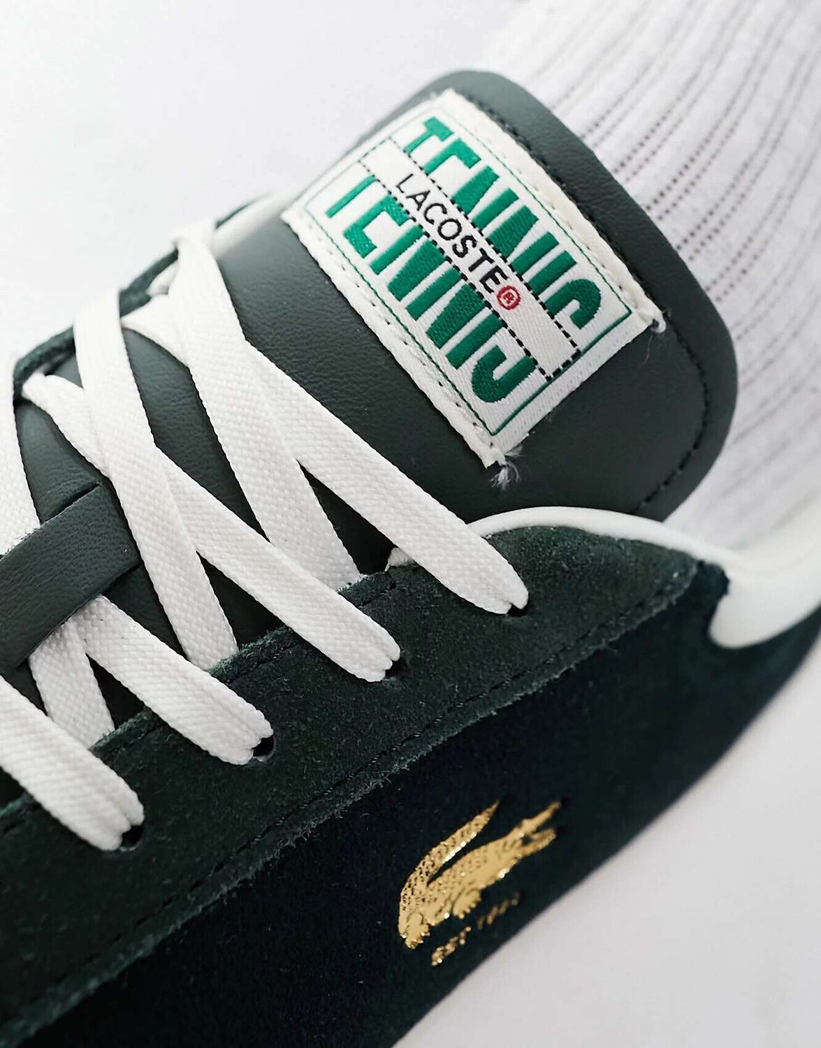 

Зеленые замшевые кроссовки Lacoste Baseshot