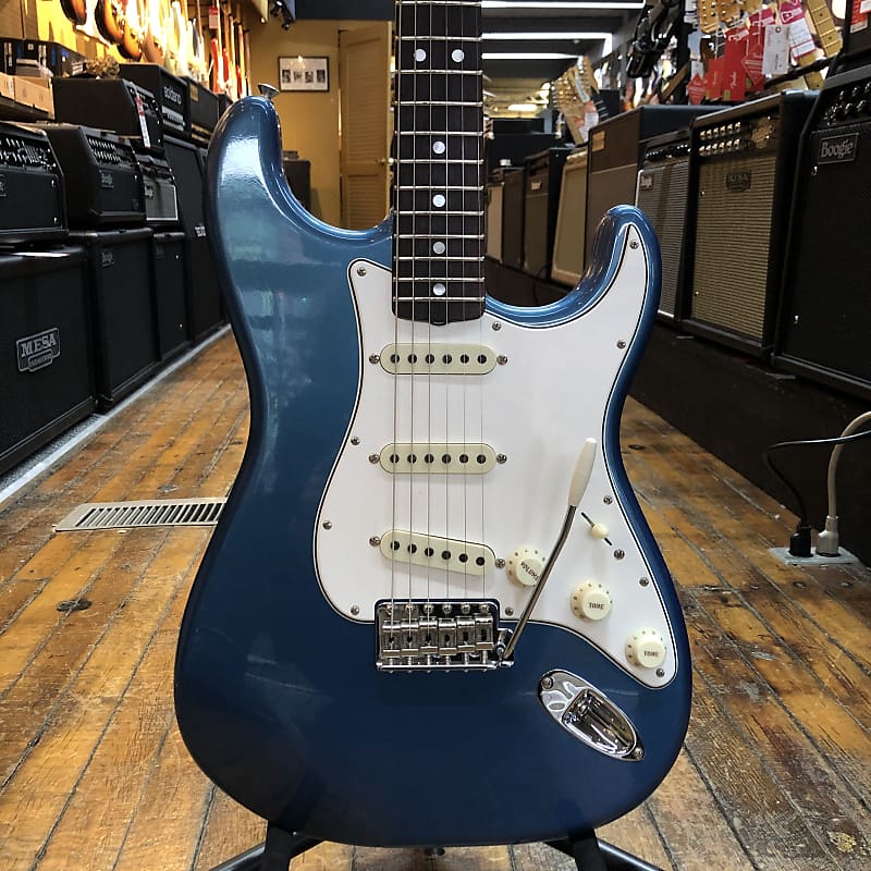 Электрогитара Fender Custom Shop '66 Stratocaster Deluxe Closet Classic Aged Lake Placid Blue w/Hard Case