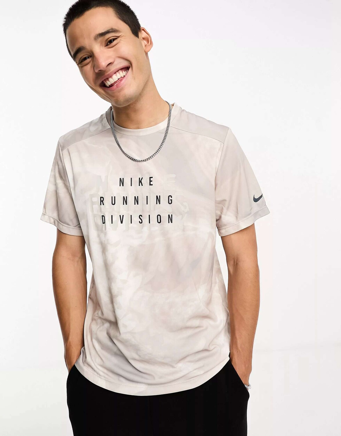 

Серая футболка Nike Run Division Rise 365 Dri-Fit, Серый