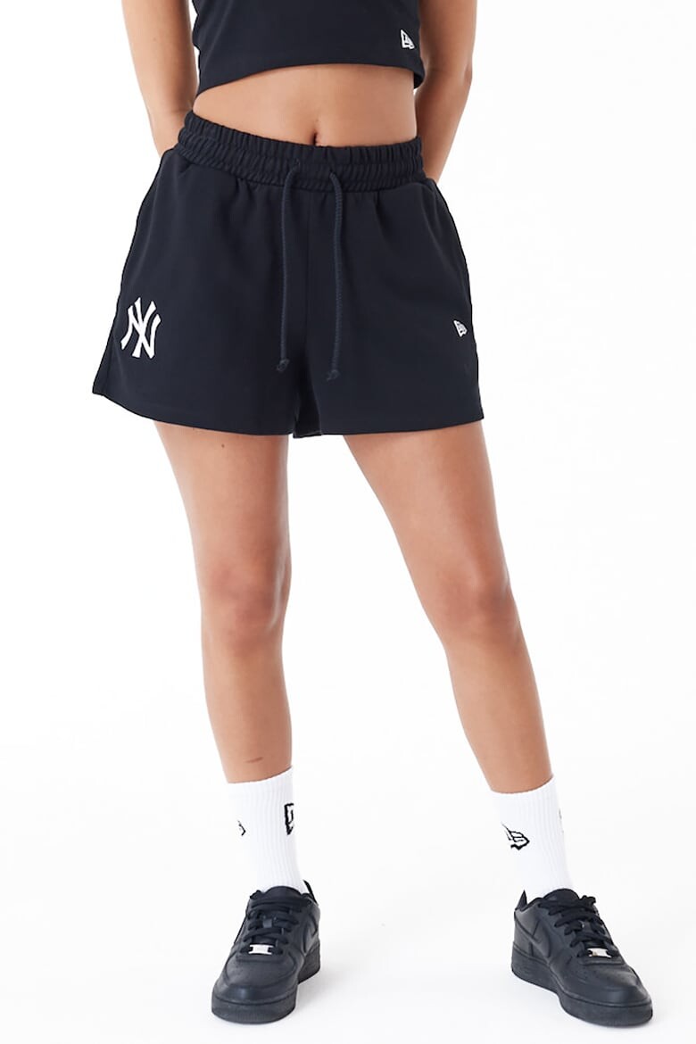 

Шорты с завышенной талией New York Yankees New Era, черный