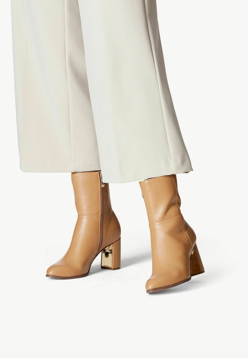 

Ботинки Tamaris, цвет camel