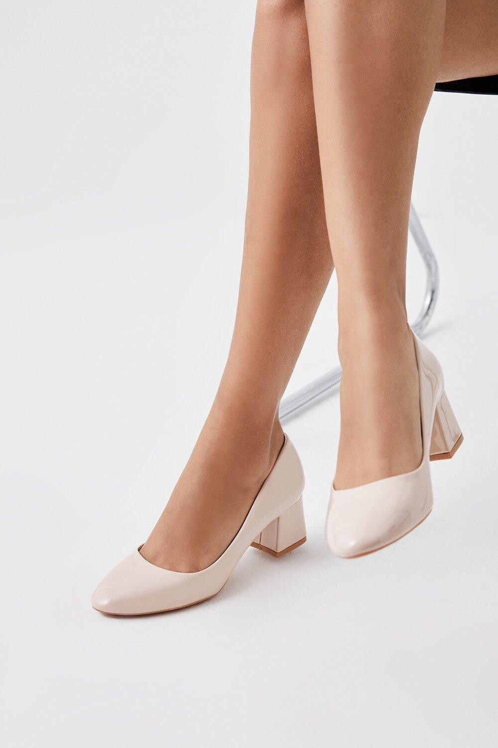 

Принципы: туфли-лодочки Deacon на низком блочном каблуке с миндалевидным носком Dorothy Perkins, бежевый