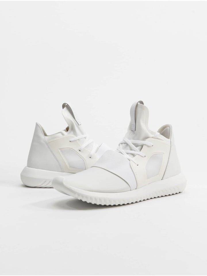 

Кроссовки на шнуровке adidas, цвет white/black