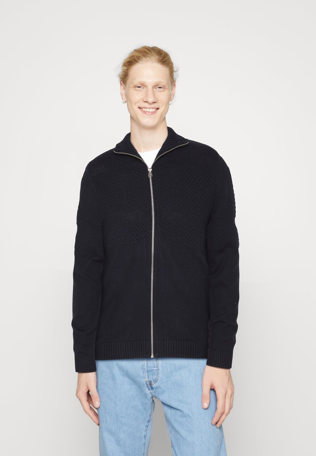 

Кардиган JCOCHRIS BUBBLE STITCH КАРДИГАН Jack & Jones, темно-синий пиджак