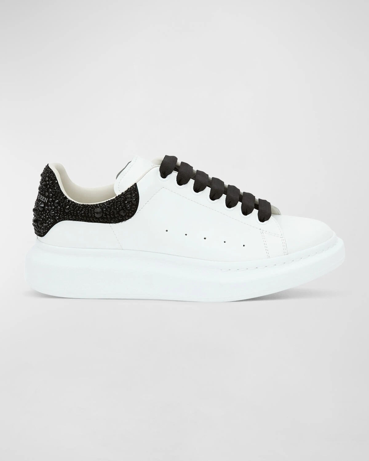 

Мужские большие кроссовки на каблуке с украшением Alexander McQueen, цвет White/Black