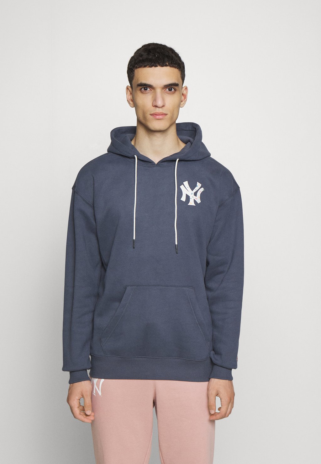 

Толстовка Mlb New York Yankees Oversized Hoodie Fanatics, цвет ombre blue/signature off white