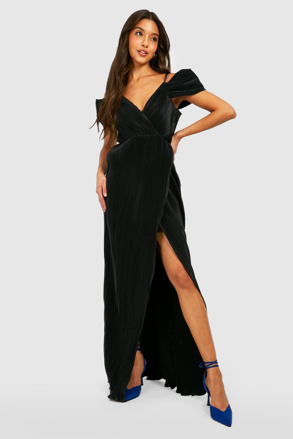 

Платье макси с запахом на плечах Boohoo, черный