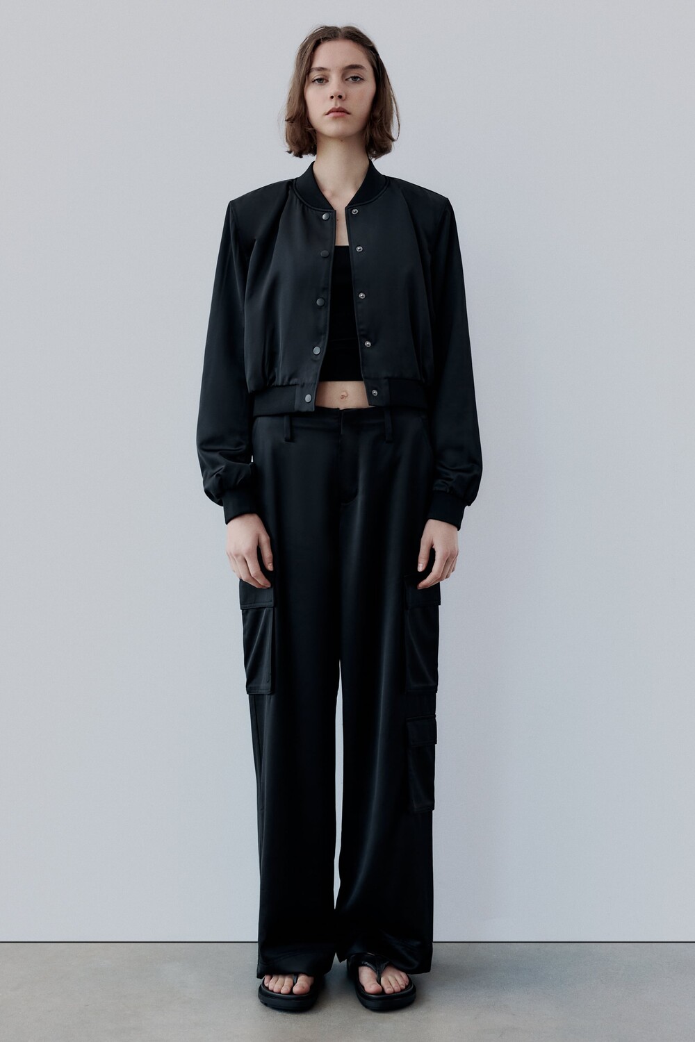 

Укороченная атласная куртка-бомбер Zara, черный