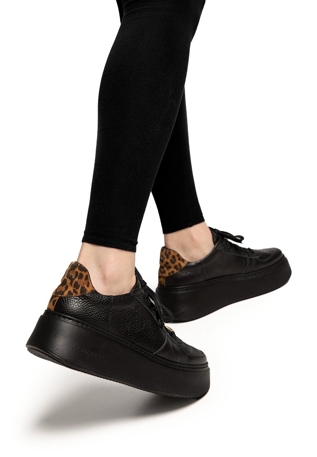 

Кроссовки CHARLES FOOTWEAR