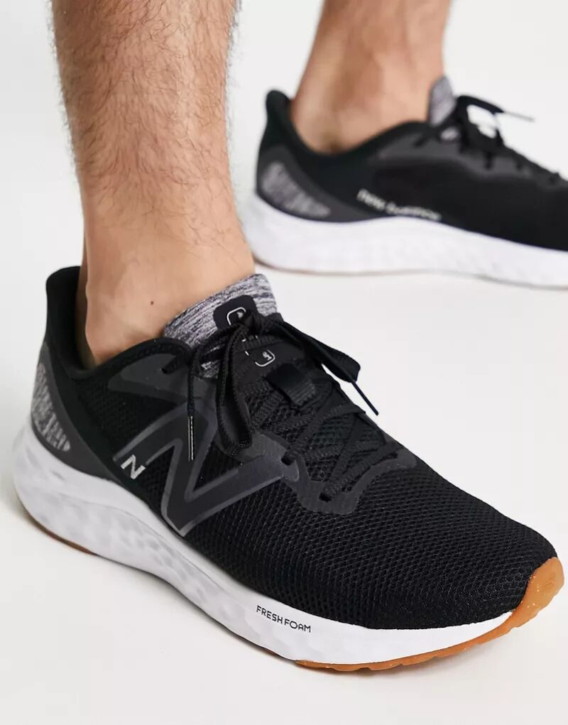 

Черные беговые кроссовки New Balance Arishi