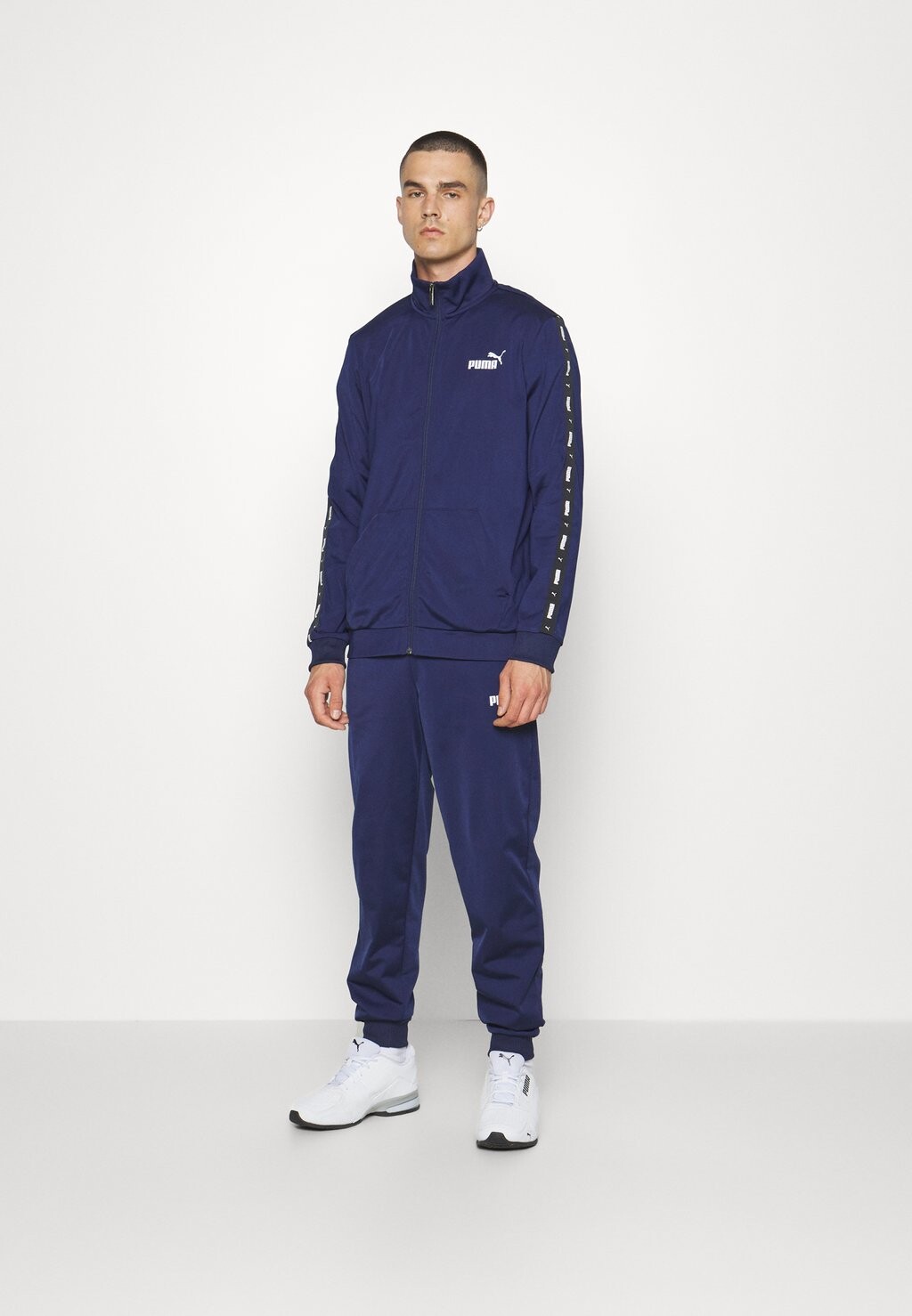 

Спортивный костюм Puma