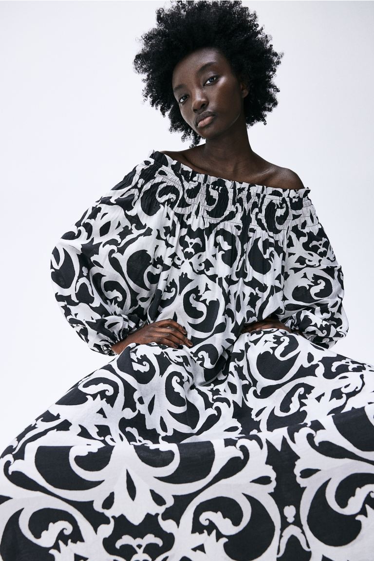 Платье с открытыми плечами в стиле оверсайз H&M, черный