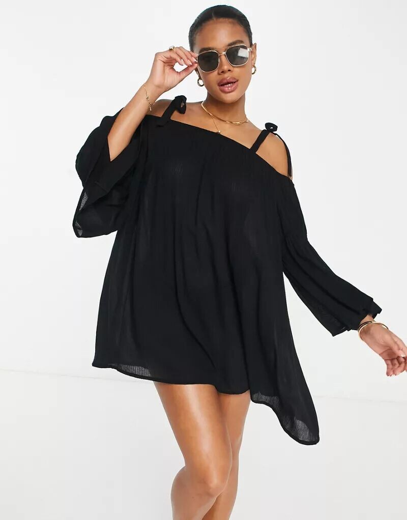 

Черное короткое пляжное платье с открытыми плечами из струящейся ткани ASOS