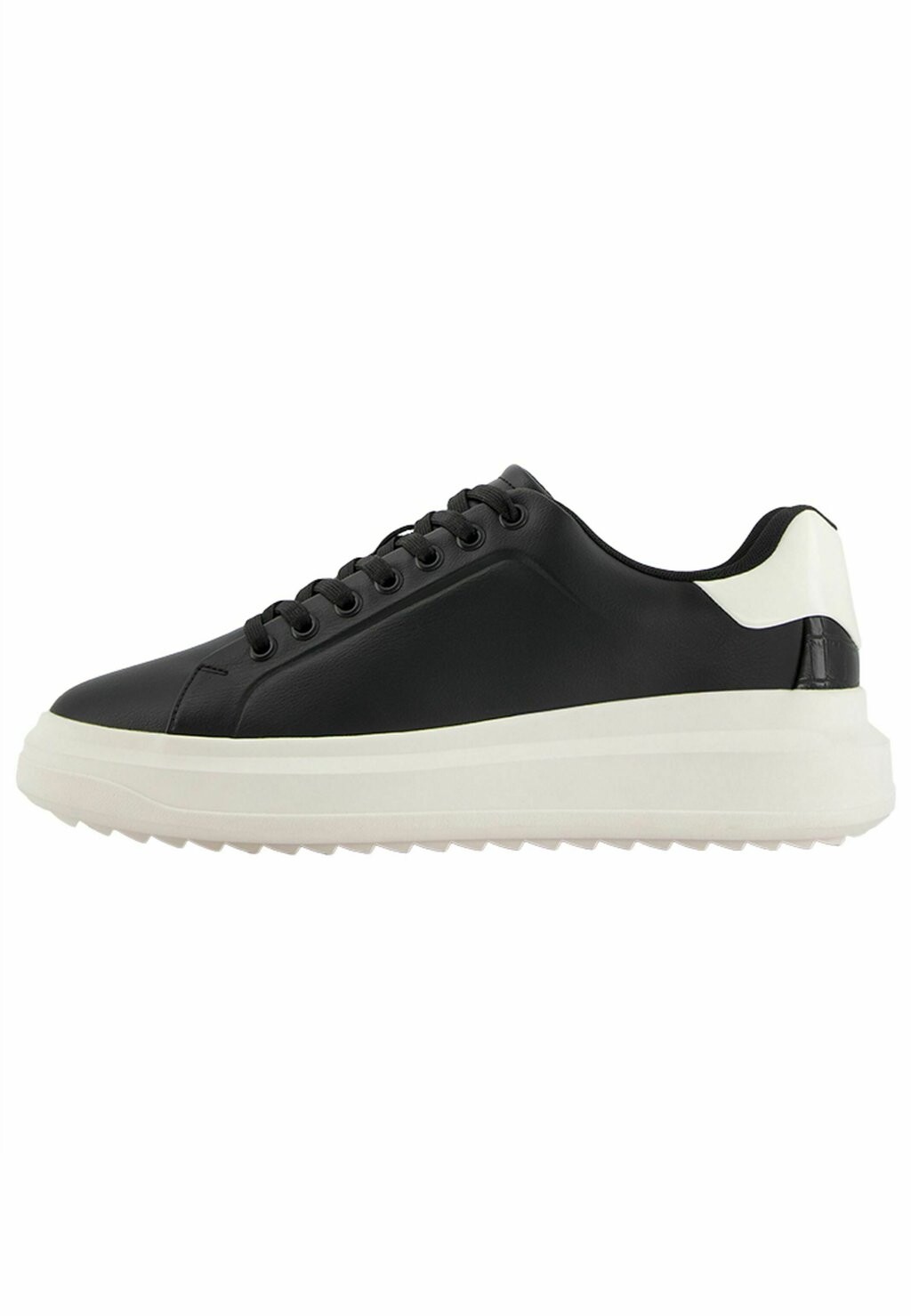 

Кроссовки низкие CHUNKY Bershka, цвет black