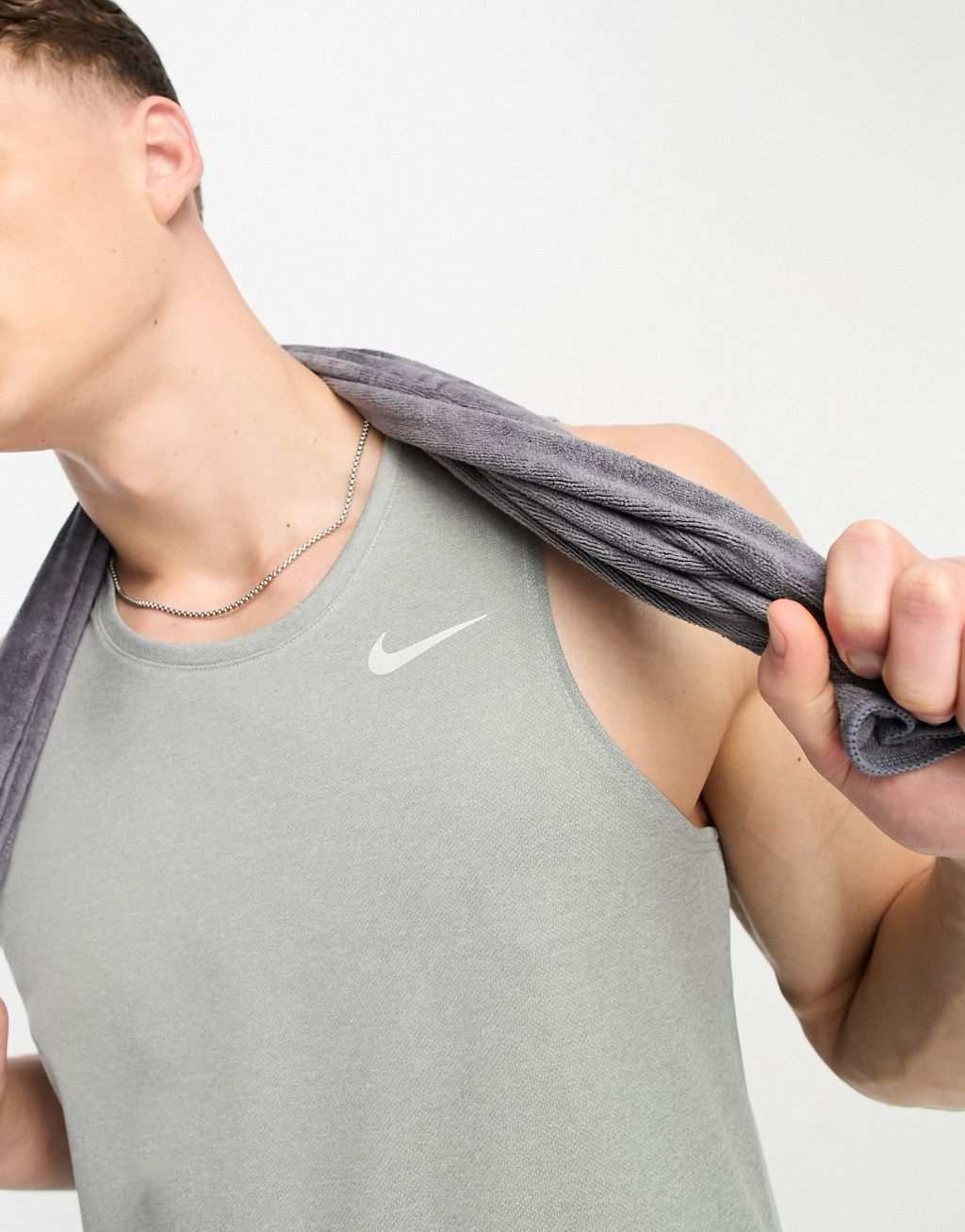 

Серая майка Nike Running Miler DriFit