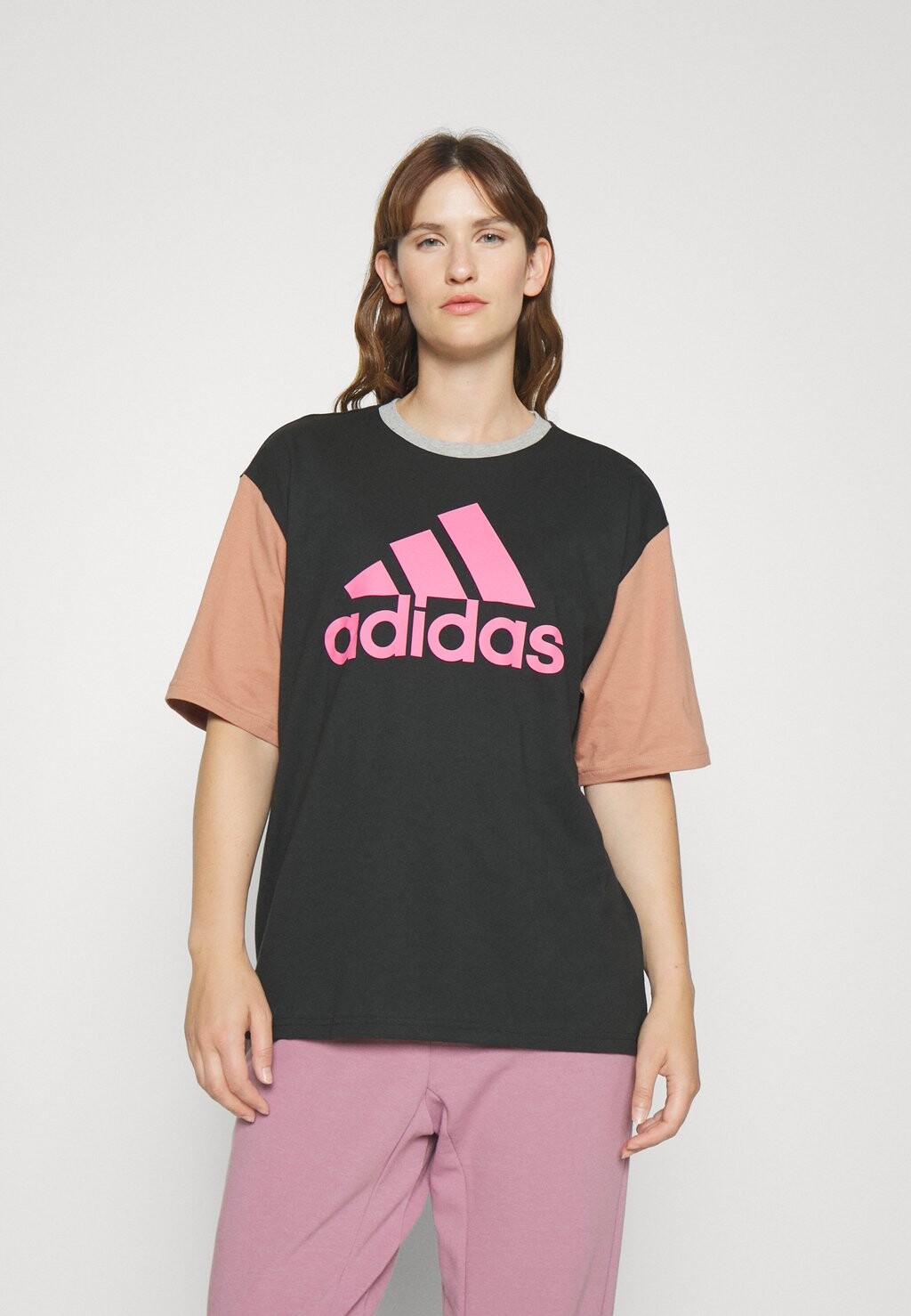 

Футболка с принтом Adidas, Серый