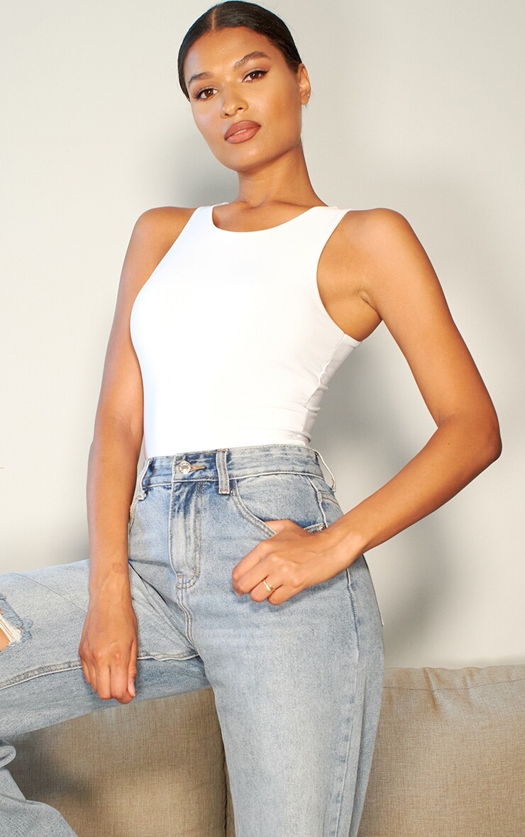

PrettyLittleThing Базовое белое облегающее боди Racer